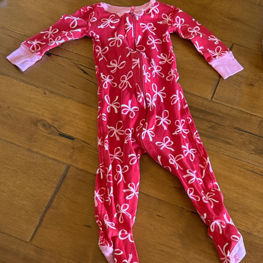 The Beaufort Bonnet Company Noelle’s Night Night Hampton Hot Pink pajamas
